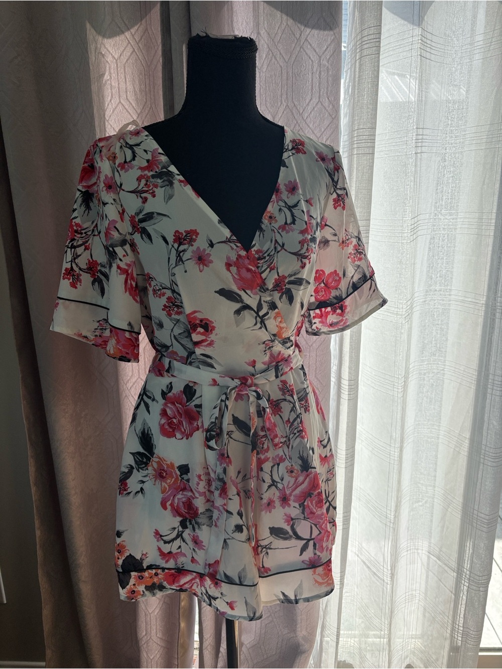NWT Francesca’s Floral Romper size small Pink Rose Wrap Front Open Back tie